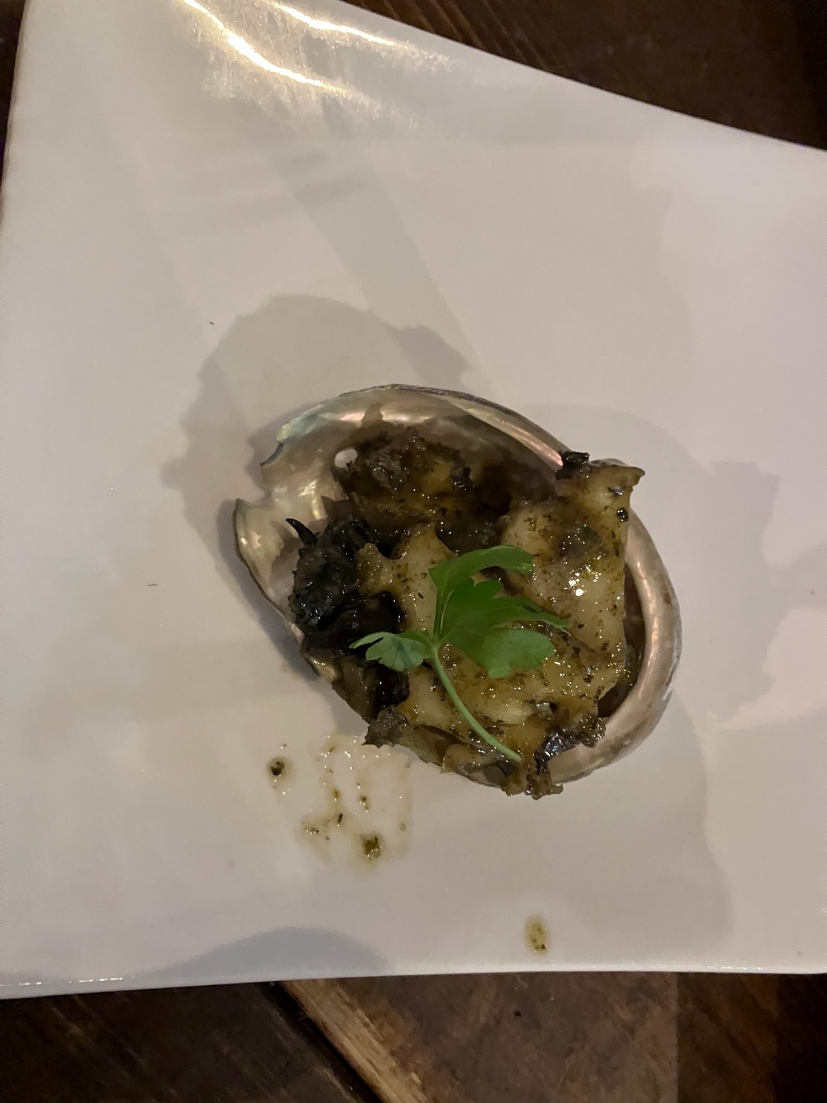アワビの香草バター焼き